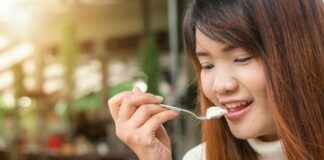 Bizcocho De Yogur Receta De La Abuela Fácil Y Esponjoso Bizcocho De Yogur Receta De La Abuela Fácil Y Esponjoso